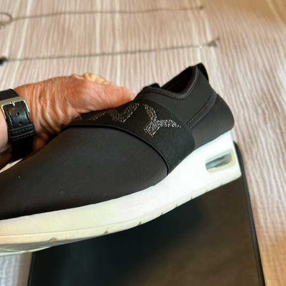 Donna Karan women’s size 7 1/2 black nylon ish comfy wedge sneakers/ tennis. - Picture 7 of 7